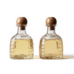 Verres à cocktail classiques Lovin avec bouchon sphérique en bois, ensemble de bar en plastique de qualité alimentaire pour boissons et fêtes - Product Image 1