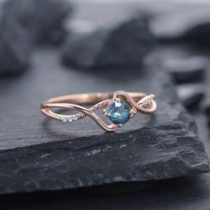 Anillo de Compromiso Elegante con Alejandrita de Shama Gems, Corte Único, Oro Rosa Vermeil, Engaste de Garras, Anillo de Promesa de Lujo Certificado para Mujer - Product Image 5