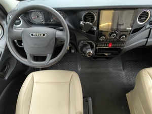 Autocaravana de la Marca Europea <span class=keywords><strong>IVECO</strong></span> para Viajes de Larga Distancia y Estancias en Campamentos de Autocaravanas, con Camas, Baño, Cocina y Sofá - Product Image 3