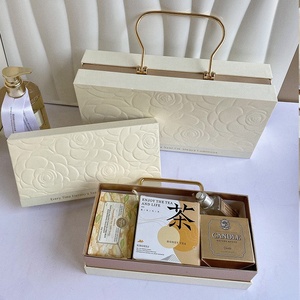 <span class=keywords><strong>Caja</strong></span> <span class=keywords><strong>de</strong></span> Regalo <span class=keywords><strong>con</strong></span> Rosas al Estilo Francés - Ideal para Regalos <span class=keywords><strong>de</strong></span> Boda y Compromiso, También para Regalar Dulces a Damas <span class=keywords><strong>de</strong></span> Honor - Product Image 1