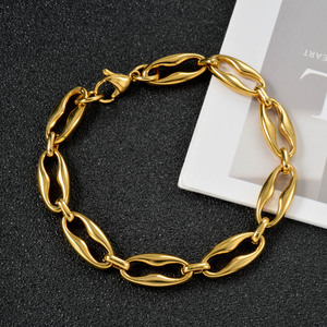 Bracelet unisexe en acier inoxydable plaqué or 18 carats, maillons cubains ovales lisses et géométriques, finition miroir brillante, durable et tendance - Product Image 5