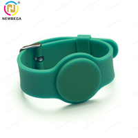 Bracelets en silicone imperméables NFC RFID 13,56 MHz de couleur personnalisée Newbega pour le contrôle d'accès
