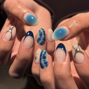 Faux ongles à presser courts en amande, bleu ombré, style French simple, finition minimaliste, vente en gros - Product Image 1