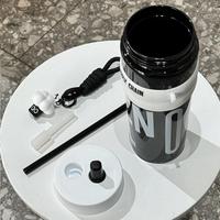 Bouteille d'eau à grande capacité 900 ml avec paille pour sports de plein air et voyage, idéale pour boire directement et transporter des boissons glacées