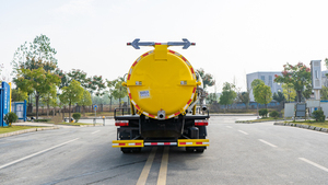 Camion d'aspiration à vide diesel 8000L Dongfeng 4x2 Euro 2 de haute qualité, le plus vendu, pour le dragage des fosses septiques en Afrique - Product Image 4