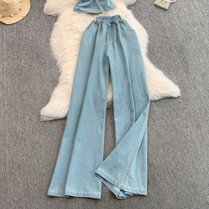 Conjunto de 2 piezas de mezclilla para mujer: Top sexy con cuello en V y cintura retorcida, y pantalones de mezclilla de cintura alta acampanados de pierna ancha. Moda. - Product Image 4