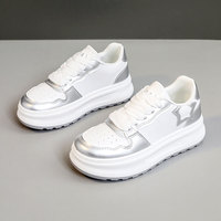 ZY1813 Vente en gros Logo personnalisé Étudiant Chaussures à semelles épaisses Baskets de course décontractées de style de rue pour femmes