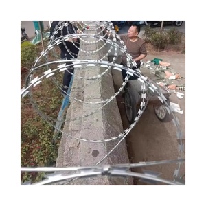 <span class=keywords><strong>ลวดหนาม</strong></span> Bto-22 แบบมีใบมีด ใช้สำหรับสวน ป้อง<span class=keywords><strong>กัน</strong></span>การโจรกรรมและป้องกันการปีน <span class=keywords><strong>ลวดหนาม</strong></span>ตาข่าย - Product Image 1