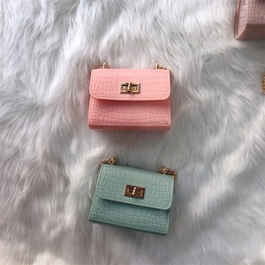 Borse Tote da Donna <span class=keywords><strong>2022</strong></span> con Logo Personalizzato Ricamato, Piccole Borse a Spalla Quadrate con Catene Dorate, Borse Casual alla Moda MOQ 3 Pezzi - Product Image 4