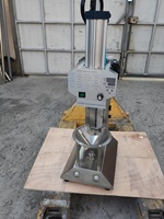 Machine à peler les noix de coco automatique commerciale à succès avec fonction anti-perforation, haute efficacité, rapide et sûre pour l'élimination de la peau de noix de coco HJ-CAX5