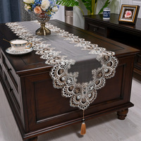 Nappe de table longue de style américain avec dentelle, broderie florale et décorations à glands, chemin de table pour salle à manger