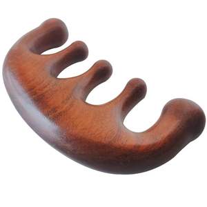 Peigne de massage Gua Sha en bois de santal à dents larges pour le cuir chevelu, le visage et les cheveux - Product Image 2