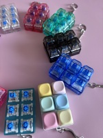 Porte-clés clavier mécanique sensoriel à 6 touches transparentes avec boutons à pression, éclairage LED RGB et fonction fidget clicker