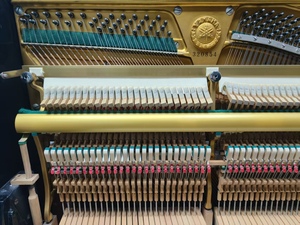Piano Vertical Acústico de Lujo Profesional Yamaha U3C en Oferta, Usado, con Estilo Mecánico - Product Image 2