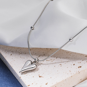 Collana <span class=keywords><strong>con</strong></span> <span class=keywords><strong>ciondolo</strong></span> a forma di cuore in acciaio inossidabile <span class=keywords><strong>con</strong></span> catena a serpente Unisex di grandi marchi in acciaio inossidabile alla moda - Product Image 3
