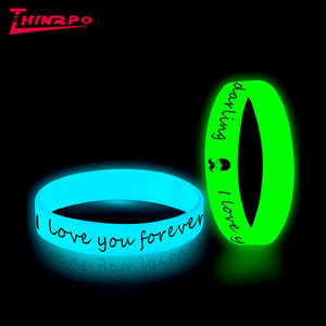 Cinturino cambia colore <span class=keywords><strong>UV</strong></span> in silicone personalizzato promozionale braccialetto <span class=keywords><strong>UV</strong></span> in silicone/braccialetto in Silicone sensibile ai raggi <span class=keywords><strong>UV</strong></span> - Product Image 3