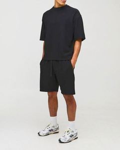 ชุดเสื้อยืดเจอร์ซีย์ทรงบ็อกซี่สีดำขนาดใหญ่พิเศษพร้อมกางเกงขาสั้น ชุดเซ็ตแทรคสูทเนื้อหนา 2 ชิ้น สำหรับผู้ชาย - Product Image 4