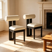 Chaise de designer en bois d'hévéa massif avec dossier à coussin et cadre découpé en dalle, assise crème, vente en gros, marque privée