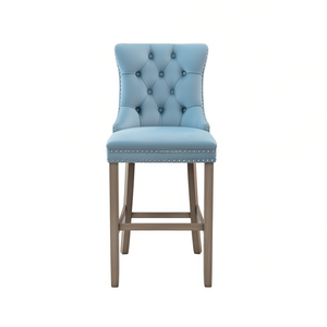 Taburete de Bar Tapizado en Terciopelo Azul Claro con Botones, Patas de Madera, Estilo Contemporáneo, Muebles de Bar - Product Image 1