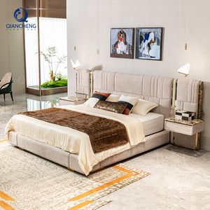 Struttura moderna del <span class=keywords><strong>letto</strong></span> della piattaforma imbottita del velluto con i letti imbottiti di cuoio beige della gamba d'acciaio dorata di stoccaggio - Product Image 1