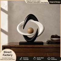 Sculpture moderne en résine noire et blanche à anneau ouvert avec sphère en verre de 6 cm pour la décoration de salon et de bureau, vente en gros