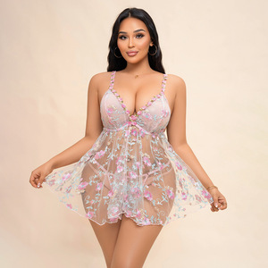 Ensemble de nuisette en soie florale transparente à col en V SMOOTH Plus Size pour femmes rondes - Product Image 5
