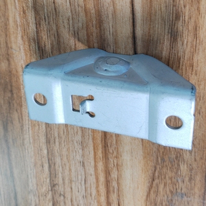 Support de fixation et de positionnement en tôle estampée sur mesure pour machines industrielles - Product Image 3