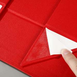 Caja Rígida Magnética Rectangular de Cartón con Tapa Abatible Elegante y Portátil, Recubierta con Protección UV, con Asa de Cuero Roja, Personalizable - Product Image 4