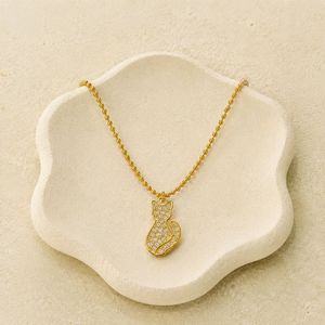 Graziosa Collana con Ciondolo a Forma di Gatto in Acciaio Inossidabile Dorato con Strass, Regalo per Amanti dei Gatti, Gioiello da Collo per Donne - Product Image 3