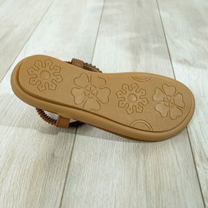 Sandales plates bohèmes à nœud et fleurs en strass pour femme – Collection Printemps-Été 2026 – Tendance, confortables et polyvalentes pour le quotidien et les vacances - Product Image 4