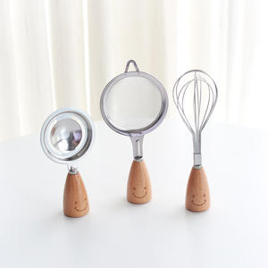 Ustensiles de cuisine en acier inoxydable de haute qualité au design créatif avec poignée en bois, outils de pâtisserie - Product Image 2