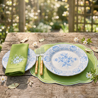 Serviettes de table carrées en lin vert printanier avec ourlet festonné, broderie marguerite bleue et blanche, faites à la main, écologiques, style cottage français