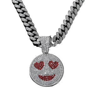 Collana con ciondolo a forma di <span class=keywords><strong>emoji</strong></span> cuore-occhi con diamanti, stile hip-hop punk, unisex, placcata oro/argento, in lega, ideale per regali e feste - Articolo caldo! - Product Image 2