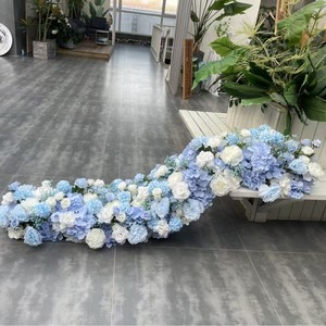 Guirlande florale haut de gamme bleu clair et blanc avec roses et hortensias, arrangement floral artificiel romantique pour mariage et fête, durable - Product Image 1