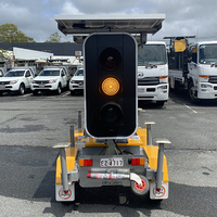 Dispositif d'assistance à la gestion du trafic automatisé monté sur remorque, feux de circulation avec barrière, feux de circulation temporaires portables solaires
