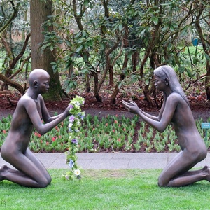 Sculpture moderne en bronze sur mesure MALTON représentant un <span class=keywords><strong>homme</strong></span> <span class=keywords><strong>et</strong></span> une <span class=keywords><strong>femme</strong></span> <span class=keywords><strong>nus</strong></span>, avec technique de moulage pour la décoration de jardin <span class=keywords><strong>et</strong></span> de parc - Product Image 2
