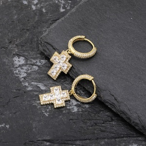 Orecchini a Cerchio con Croce in Zirconia Baguette Ghiacciata, Pendenti Hip Hop Rock per Uomo e Donna - Product Image 4