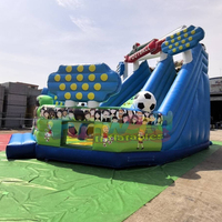 Château gonflable commercial extérieur de grande taille pour enfants avec toboggan, aire de jeux gonflable de football Hupfburg