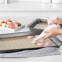 Outils de cuisson LOGO personnalisé Doublures de macaron Accessoires de cuisine en silicone antiadhésifs Plaque à gâteau Plaque de four/Ustensiles de cuisson pour biscuits DIY