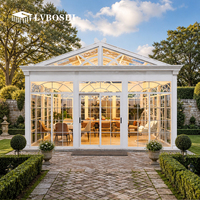 Maison de jardin modulaire préfabriquée en verre insonorisée et coupe-vent avec toit triangulaire en aluminium pour usage extérieur