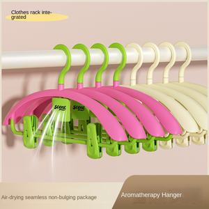 Cintre aromatique antidérapant de luxe garde-<span class=keywords><strong>robe</strong></span> peu encombrante cintres en plastique Clips pour manteaux chemises robes - Product Image 6