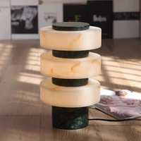 Lampe de table moderne à disques superposés, cadre en marbre naturel, abat-jour en faux albâtre, lampe de bureau décorative pour projet de hall d'hôtel