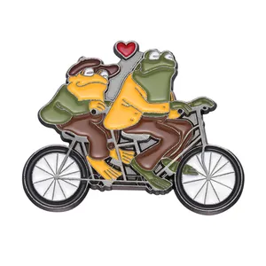 Frosch und Kröte Cartoon Emaille Pin Humorvolle Geschichte Lustige Brosche Anstecknadel Kleidung Hemd Kragen Metall Abzeichen Schmuck Hut Rucksack Pin