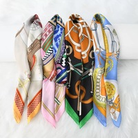 Foulards carrés en mousseline personnalisés en gros, bandanas en soie à thème mariage, très tendance et polyvalents, vente chaude