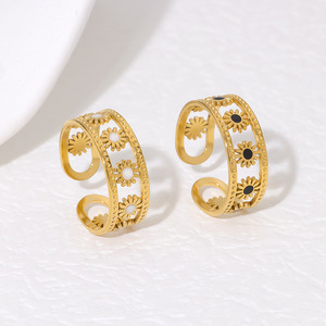 Anillo de acero de titanio hueco sencillo europeo y americano con diseño de sol, diseño de nicho único, chapado en oro de 18 quilates con efecto de gota de aceite, versátil. - Product Image 2