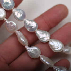 Perles d'eau douce naturelles blanches d'environ 10-11 mm, forte luminosité, forme baroque, gouttelettes d'eau, perle semi-finie - Product Image 4