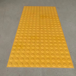 Qingli Ao, venta directa de fábrica, losas de pavimentación Braille de PVC, baldosas antideslizantes para interiores para peatones, baldosas de ladrillos de plástico para carretera - Product Image 1