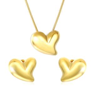 Juego de Joyería de Acero Inoxidable Chapado en Oro PVD de 18K Personalizado, Resistente al Agua, con Diseño de Corazón Liso y Grueso, Incluye Aretes y Collar con Colgante - Product Image 1