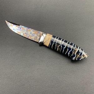 Cuchillo Fijo de Edición Coleccionista con Hoja de Damasco Mosaico, Dientes de Mamut Blanco y Hielo, con Mango de Madera para Caza y Exhibición - Product Image 2