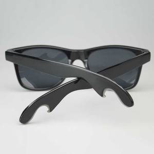 Vente en gros de lunettes de soleil rétro certifiées CE UV400 Logo personnalisé Décapsuleur de bière sport Violet Rouge Bleu Vert Jaune PC - Product Image 6